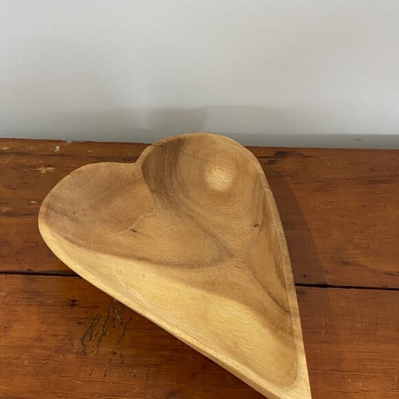UNIQUE WOOD GRAIN-Heart Shaped Carved Wooden Bowl - Hang or Make it a Candle - Picture 3 of 6